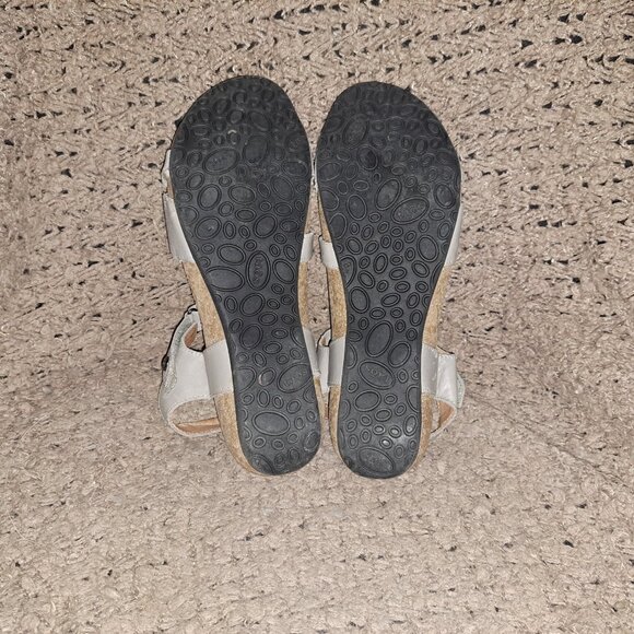 TAOS-Universe-Soft Gray Leather Strappy Sandal-Hook/Loop-Sz 41/10/10.5-Excellent - Picture 8 of 8